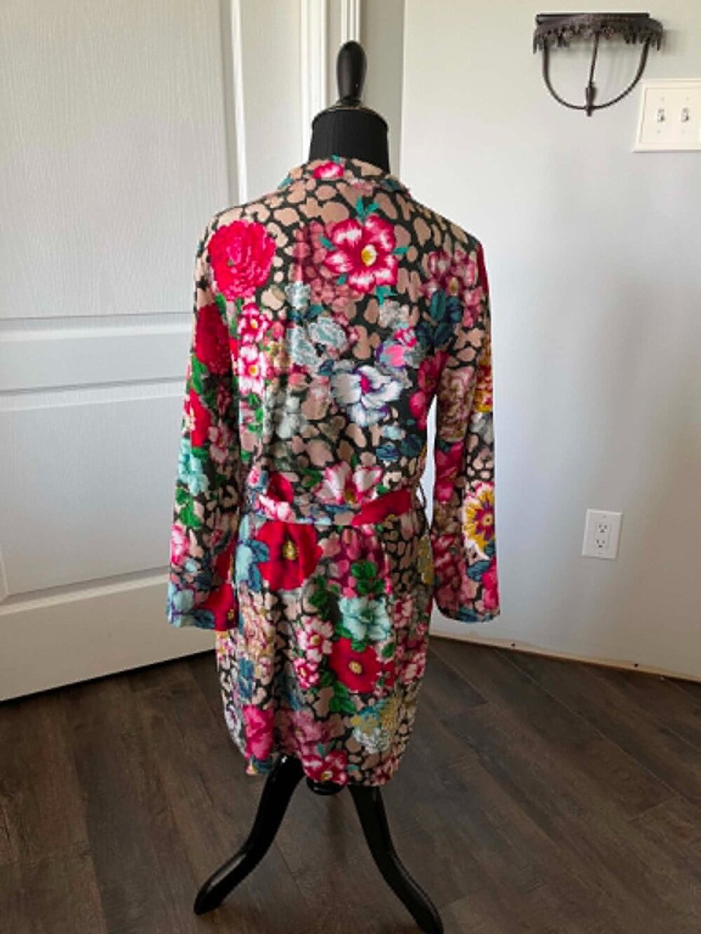 Johnny Was Evelyn Silk Robe Women's size XS - Picture 2 of 7